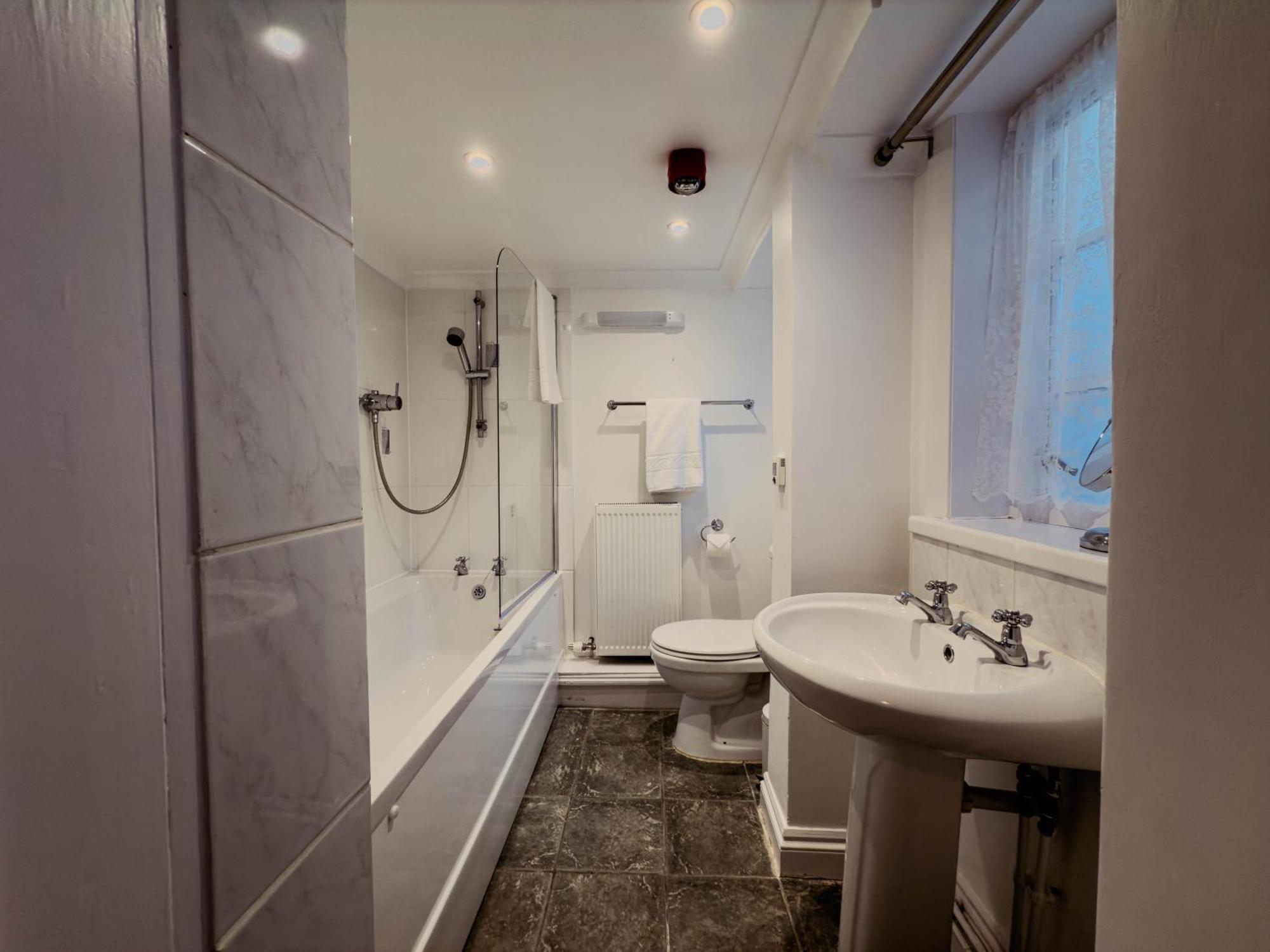 Newport Quay Bed & Breakfast Ngoại thất bức ảnh