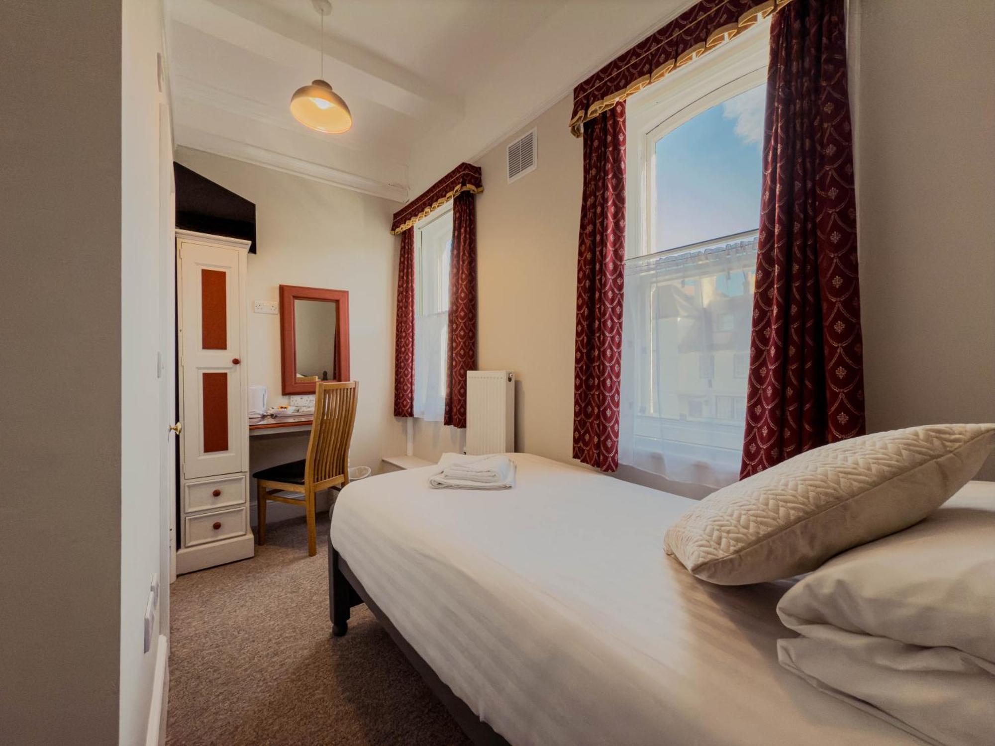 Newport Quay Bed & Breakfast Ngoại thất bức ảnh