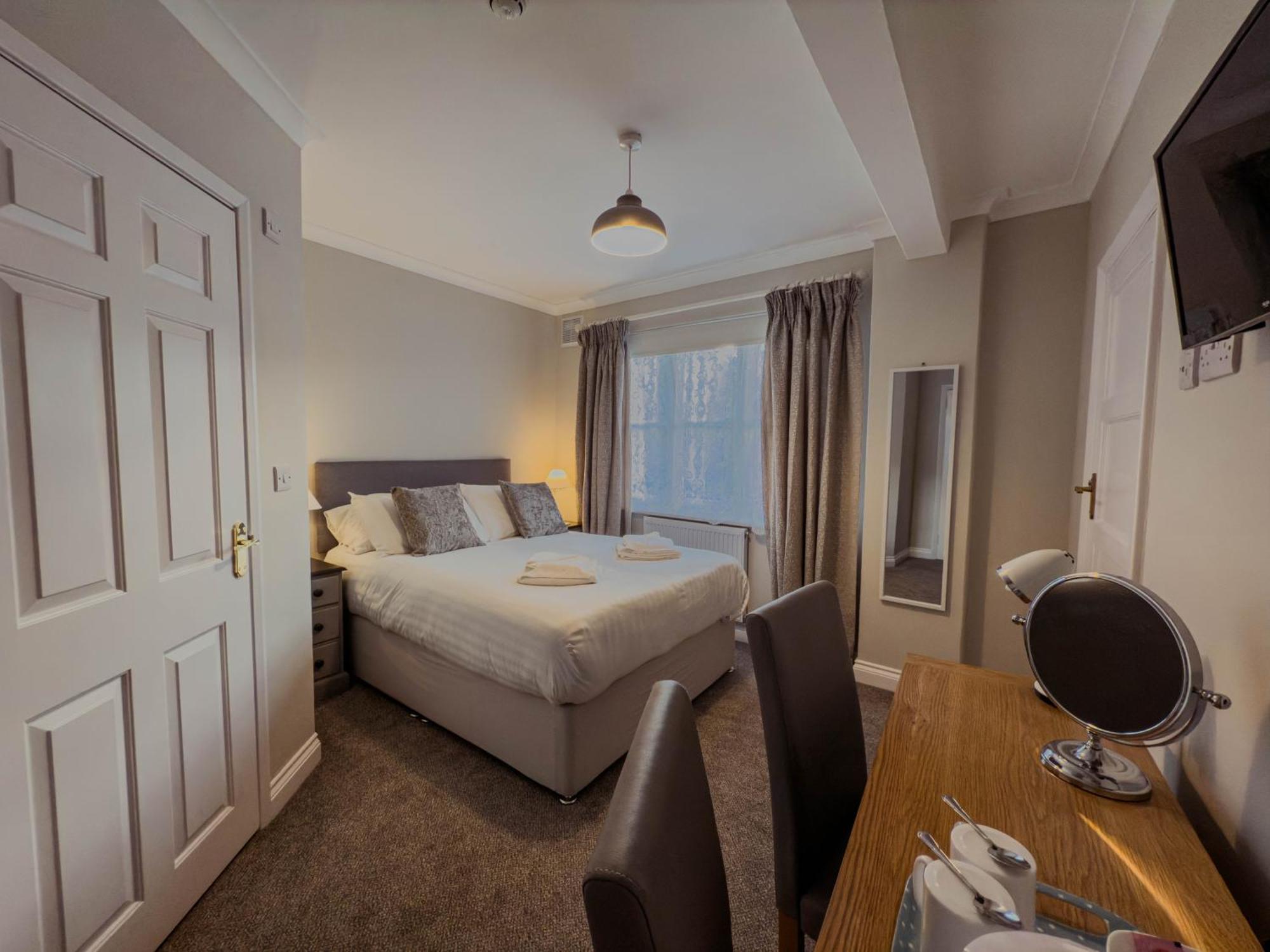 Newport Quay Bed & Breakfast Ngoại thất bức ảnh