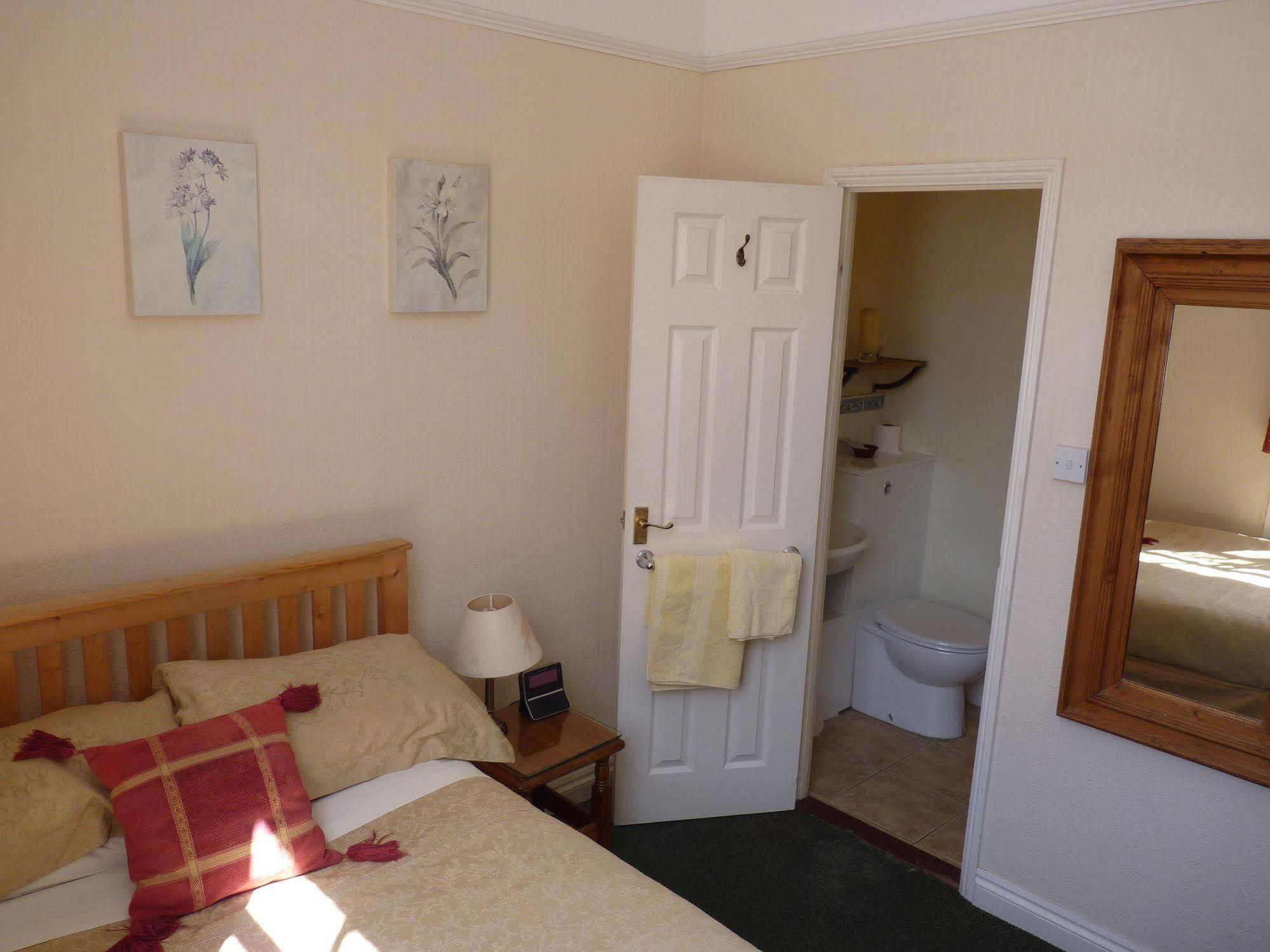 Newport Quay Bed & Breakfast Ngoại thất bức ảnh