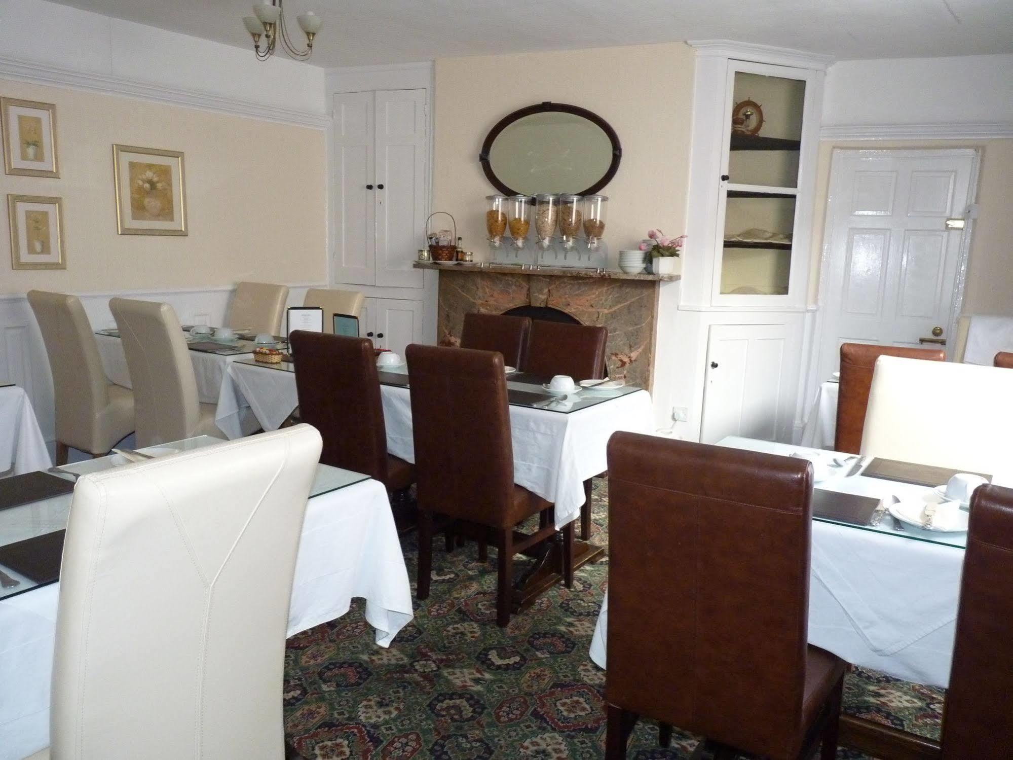Newport Quay Bed & Breakfast Ngoại thất bức ảnh